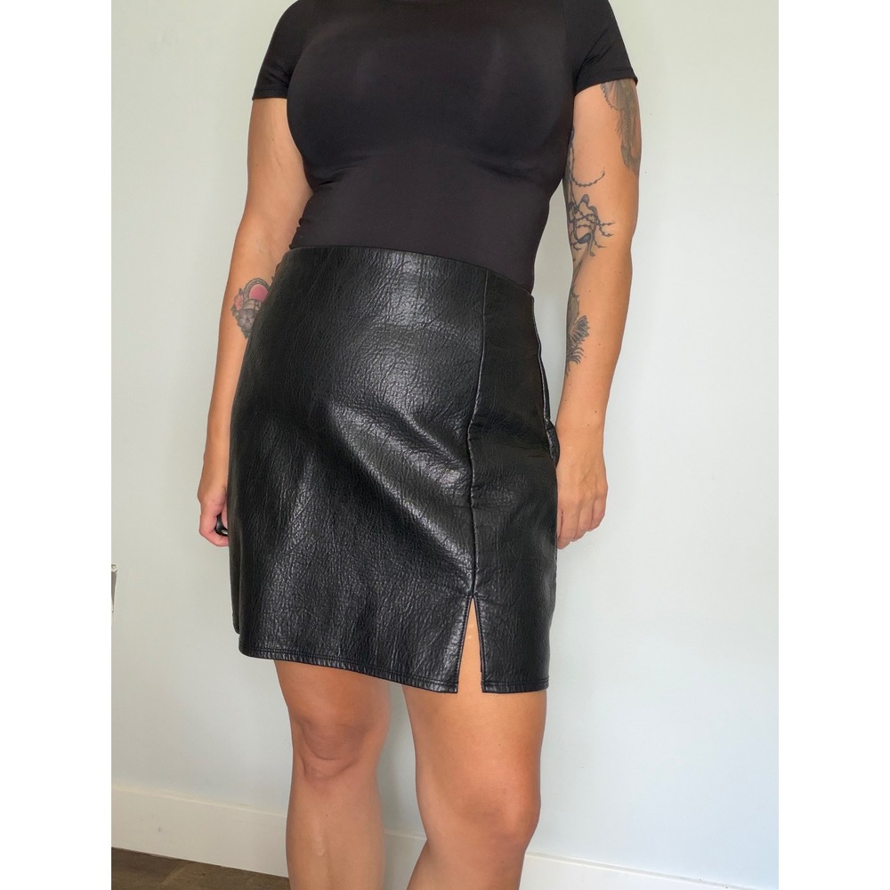Old Navy - Pebbled Faux Leather Mini Skirt Punk Rocker Goth Style Sz‎ M
